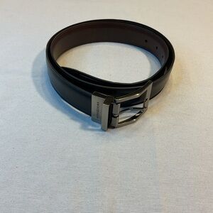 "Swiss Gear Men's Reversible Belt, Black‎ & Brown Leather, Silver Buckle 45"""